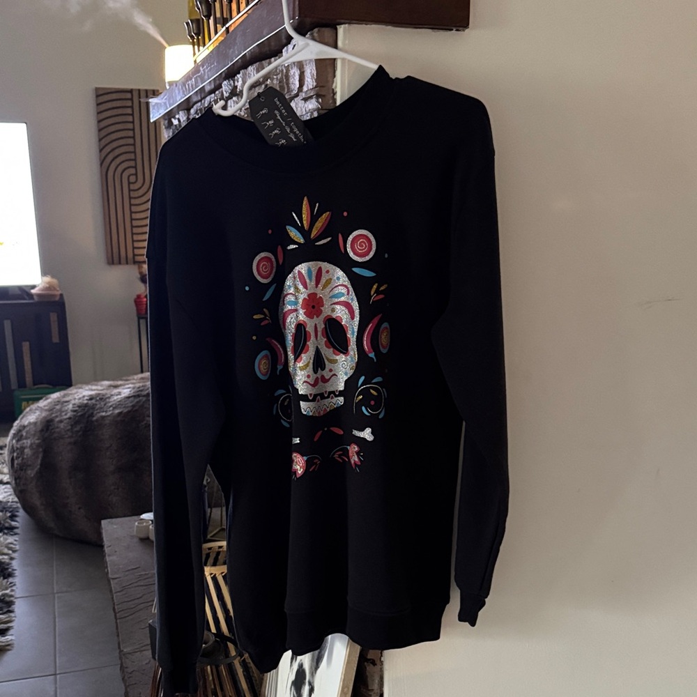 Black Skull Graphic Women's Sweatshirt